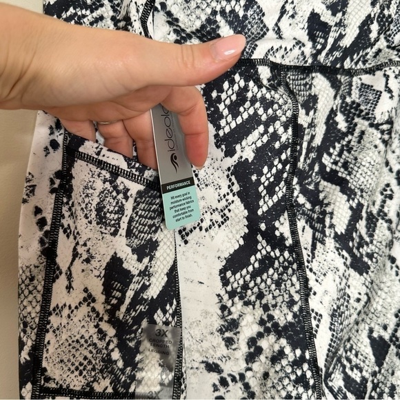 NWT Ideology 3X Plus Size Snakeskin Cropped Leggings - Picture 6 of 7